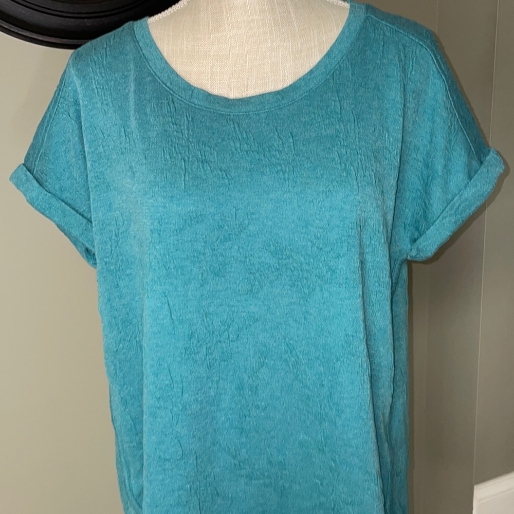 Sonoma Large short sleeve shirt- pretty aqua green color. Nice raised detail.